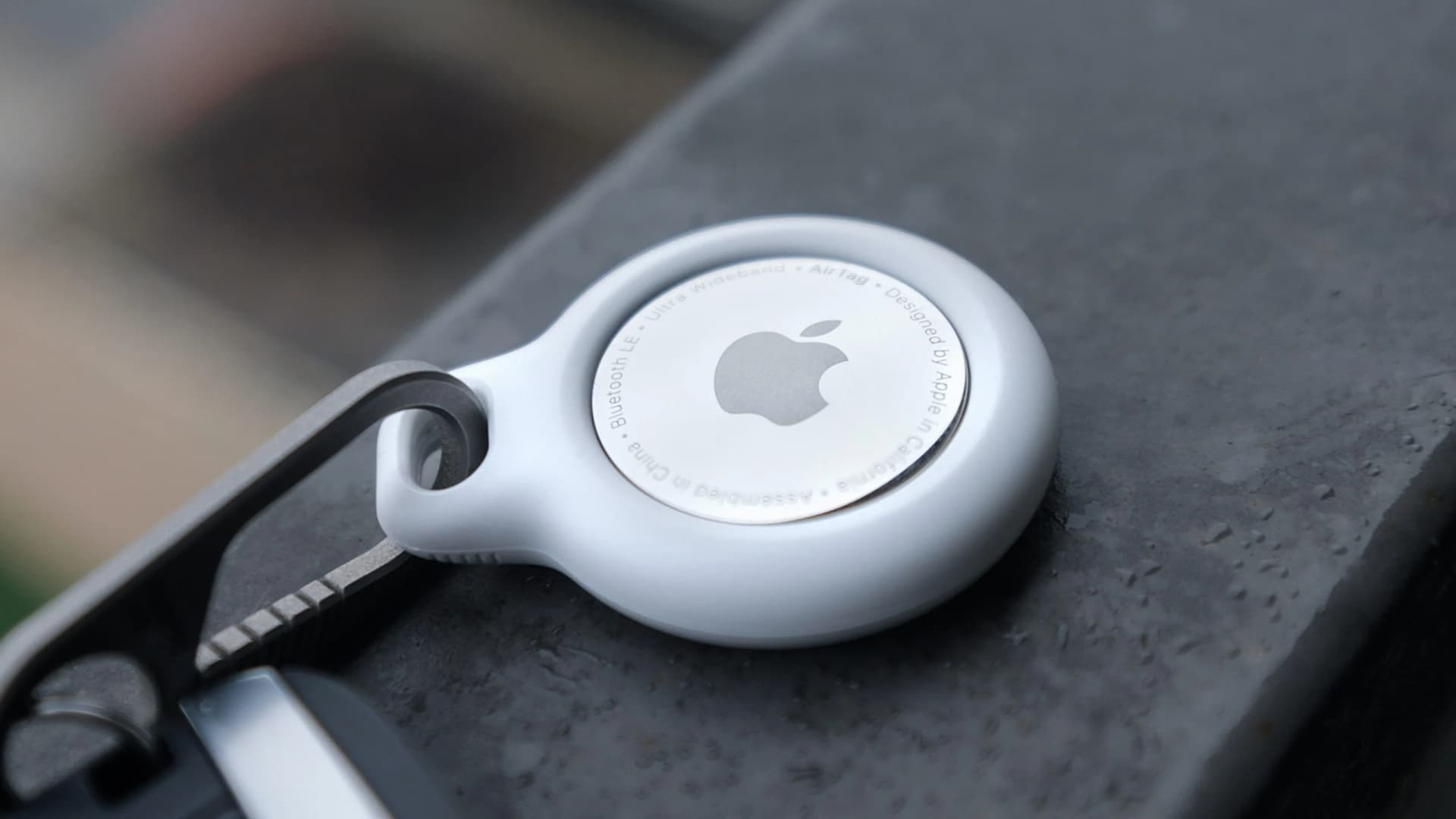 Loxe Tag: Ultra-Thin Bluetooth Tracking for Luxury Essentials