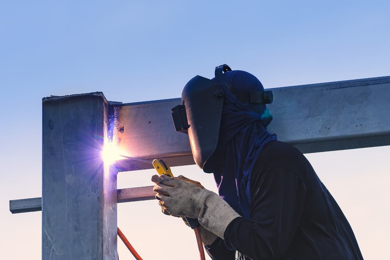 The Benefits of Investing in a Modern Steel Pergola for Your Home