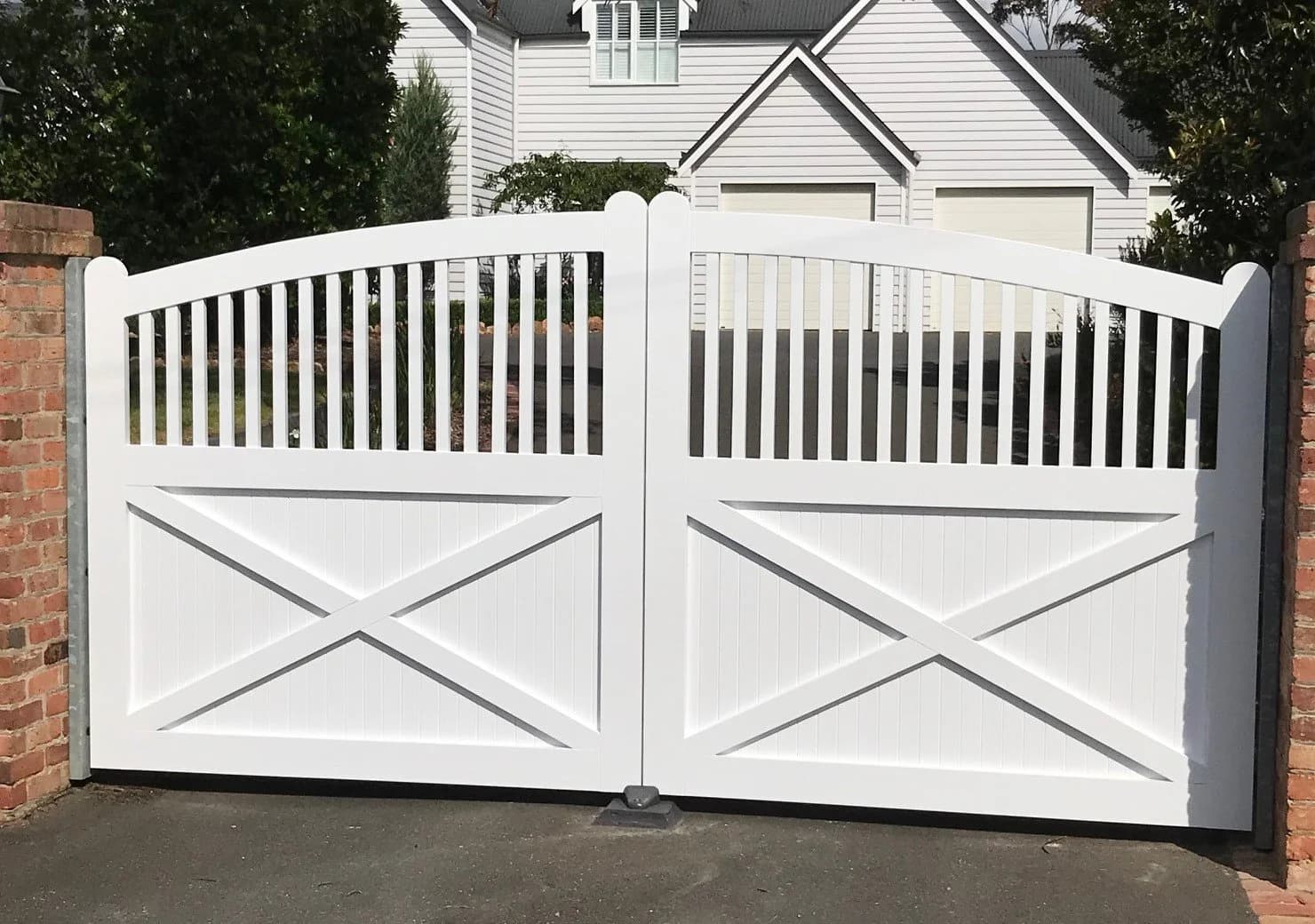 Automatic Driveway Gates for Secure Access | First Choice Gates