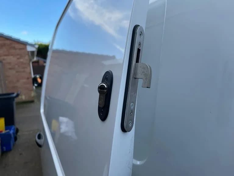 Massima protezione con le Chiusure di sicurezza per furgoni by Daken Locks