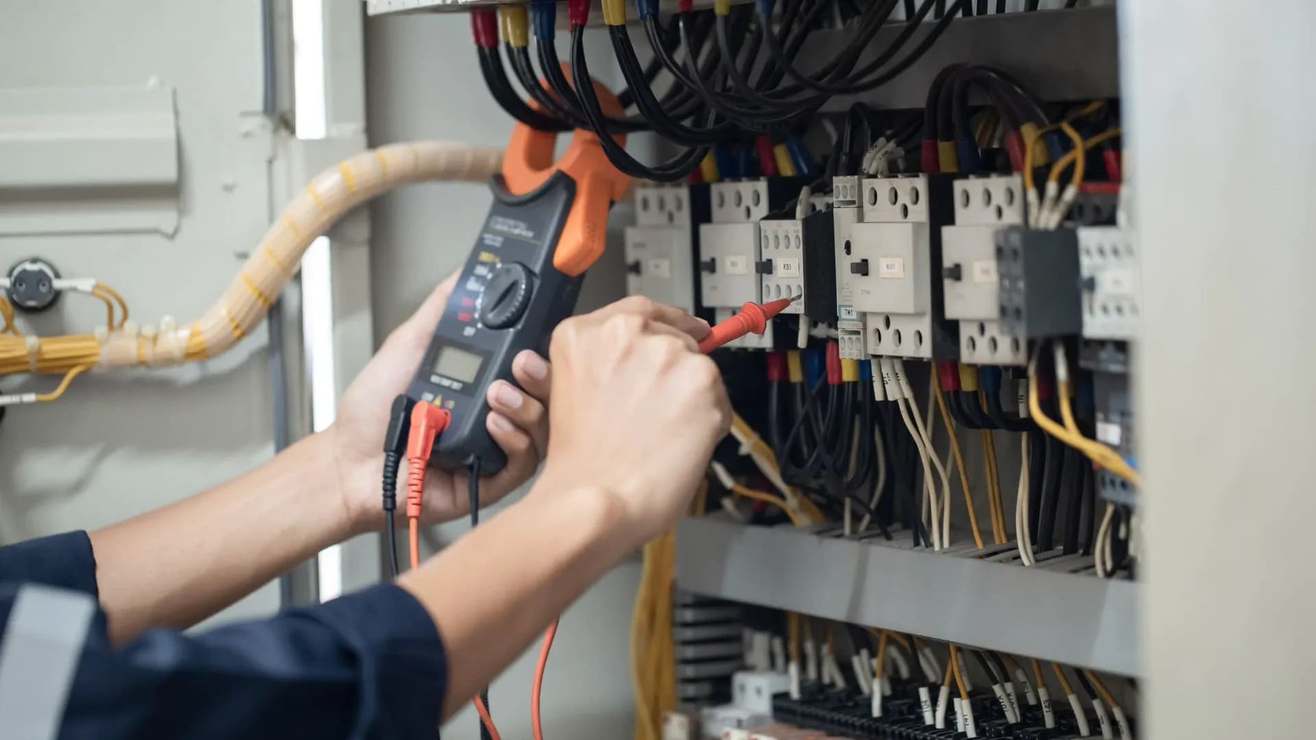 Edmonton Electrical Services Supporting Energy and Petroleum Industries