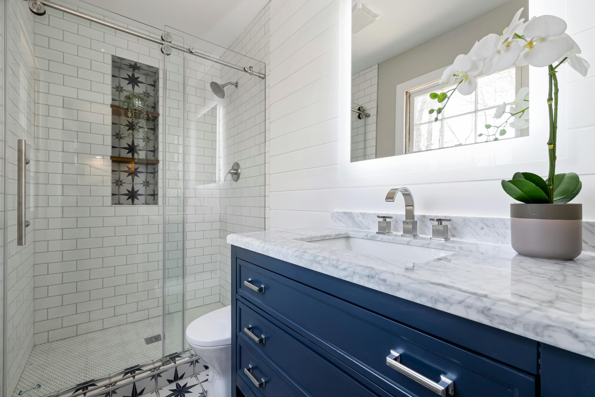 Shower Remodeling Contractor Services for Modern and Stylish Bathrooms
