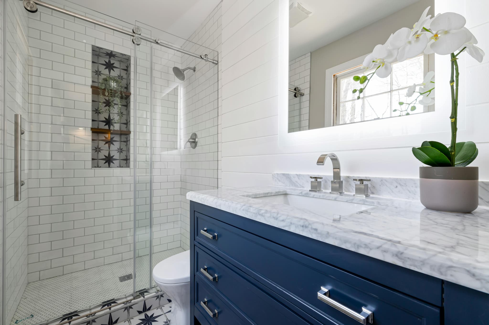 Shower Remodeling Contractor Services for Modern and Stylish Bathrooms