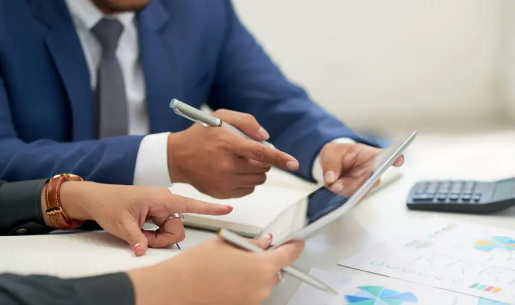 How a Bookkeeping Firm in Abu Dhabi Supports Compliance